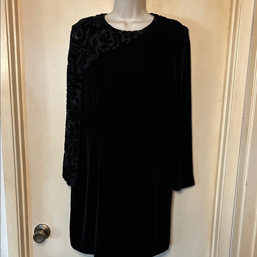 Liz Claiborne Petite Elegant Black Velvet Long Sleeve Dress size 8P